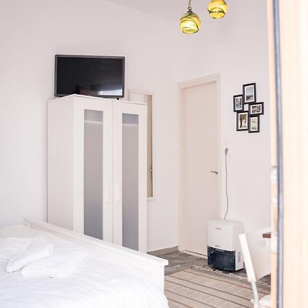 Cozy Budget Apartments In The Heart Of Fira Exterior foto
